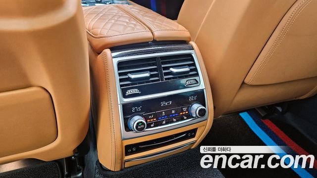 BMW 7-Series 2021 — photo 17