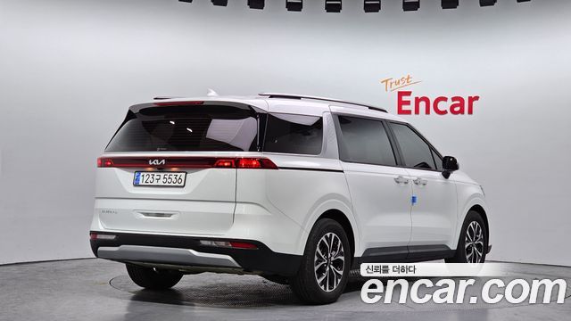Kia Canival 2023 — photo 2