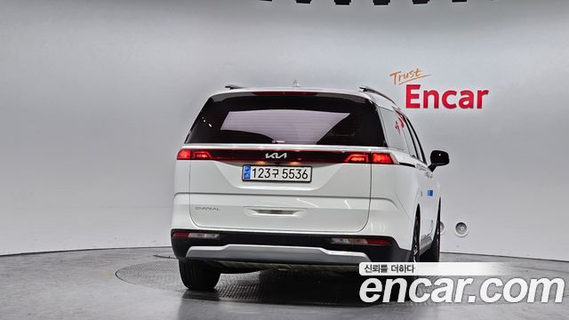 Kia Canival 2023 — photo 4
