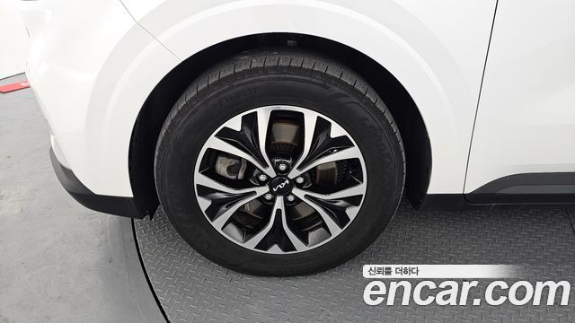 Kia Canival 2023 — photo 5