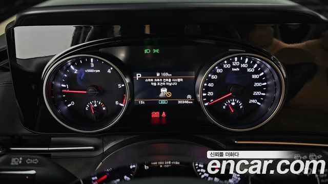 Kia Canival 2023 — photo 8