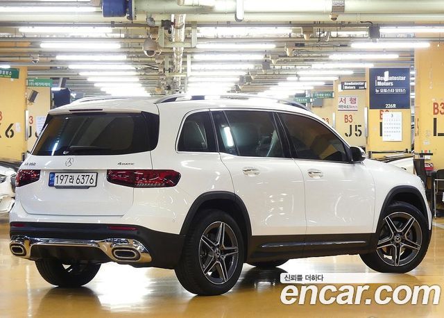 Mercedes-Benz GLB-Class 2023 — photo 2