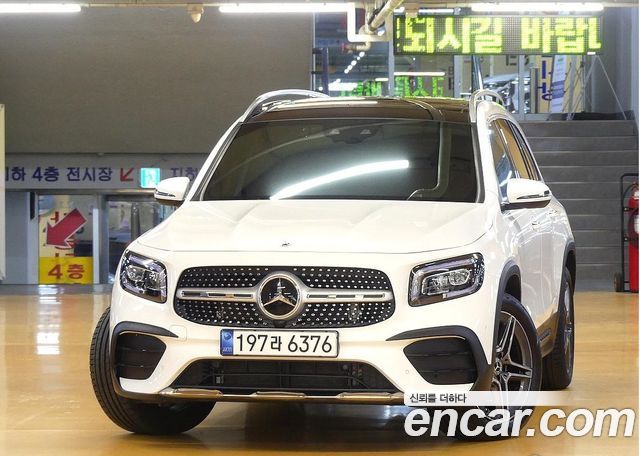 Mercedes-Benz GLB-Class 2023 — photo 3