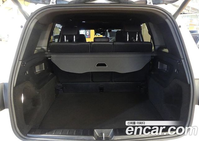 Mercedes-Benz GLB-Class 2023 — photo 4