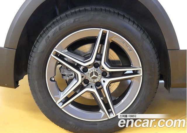 Mercedes-Benz GLB-Class 2023 — photo 5