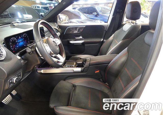 Mercedes-Benz GLB-Class 2023 — photo 10