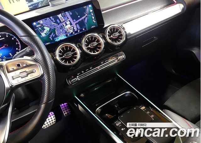 Mercedes-Benz GLB-Class 2023 — photo 12
