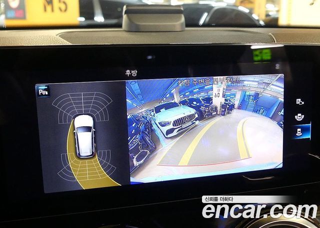Mercedes-Benz GLB-Class 2023 — photo 14
