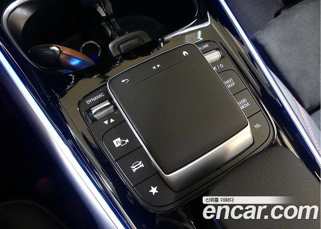 Mercedes-Benz GLB-Class 2023 — photo 16