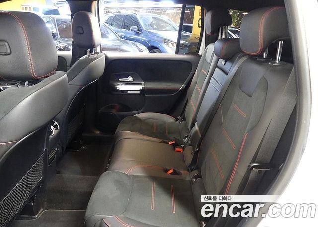 Mercedes-Benz GLB-Class 2023 — photo 18