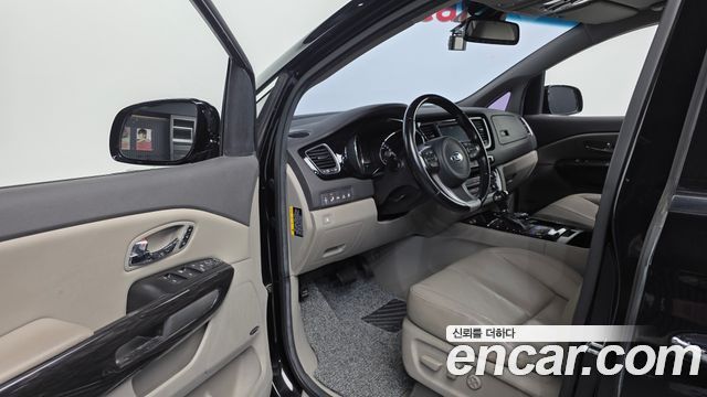 Kia Canival 2016 — photo 10