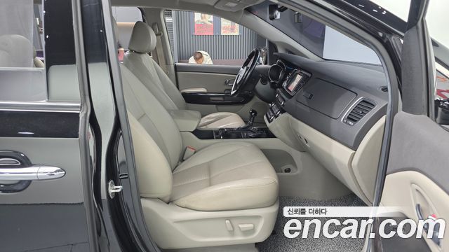 Kia Canival 2016 — photo 11