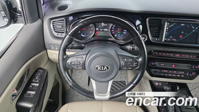 Kia Canival 2016 — photo 13