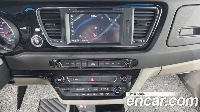 Kia Canival 2016 — photo 14