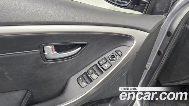 Hyundai i30 2012 — photo 17