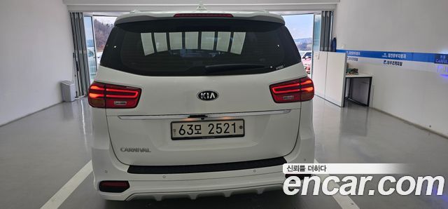 Kia Canival 2019 — photo 2
