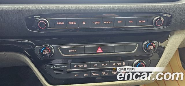 Kia Canival 2019 — photo 16
