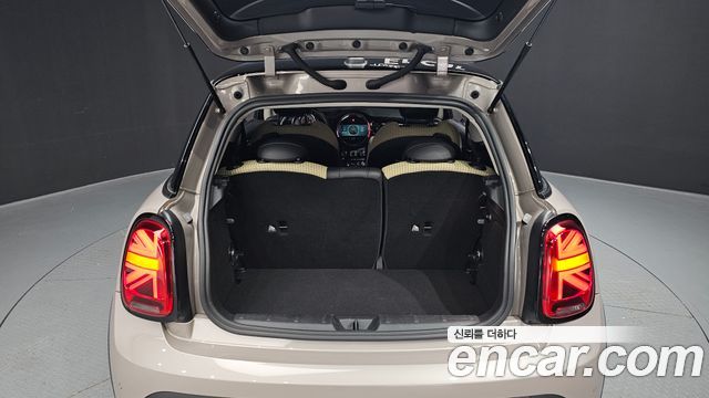 Mini Cooper 2022 — photo 20