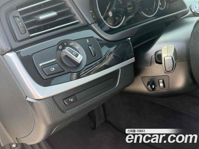BMW 5-Series 2014 — photo 13
