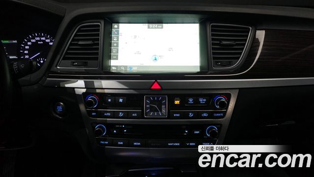 Genesis G80 2018 — photo 12