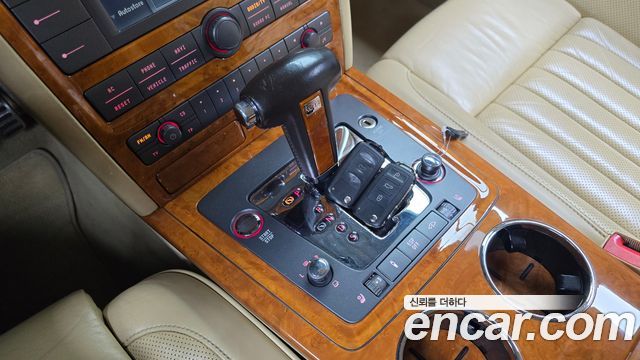 Volkswagen Phaeton 2006 — photo 9