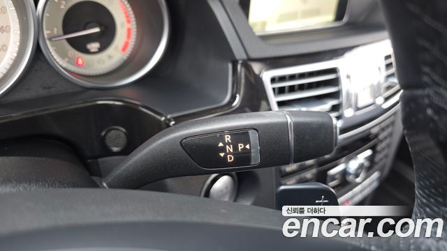 Mercedes-Benz E-Class 2014 — photo 9