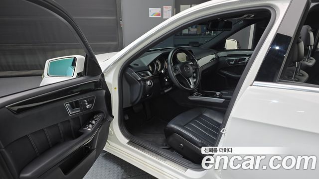 Mercedes-Benz E-Class 2014 — photo 10