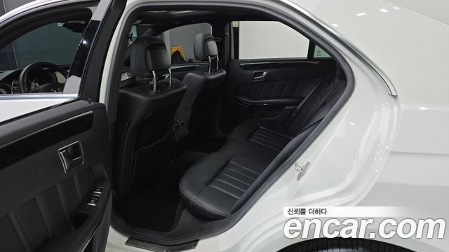 Mercedes-Benz E-Class 2014 — photo 11