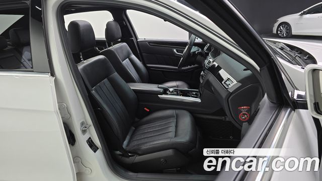 Mercedes-Benz E-Class 2014 — photo 12
