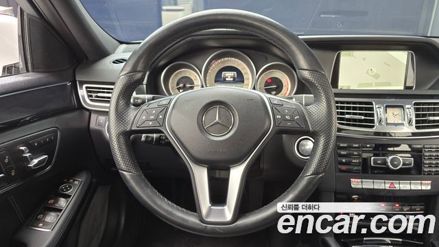 Mercedes-Benz E-Class 2014 — photo 13