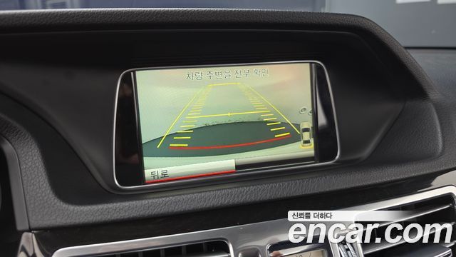 Mercedes-Benz E-Class 2014 — photo 16