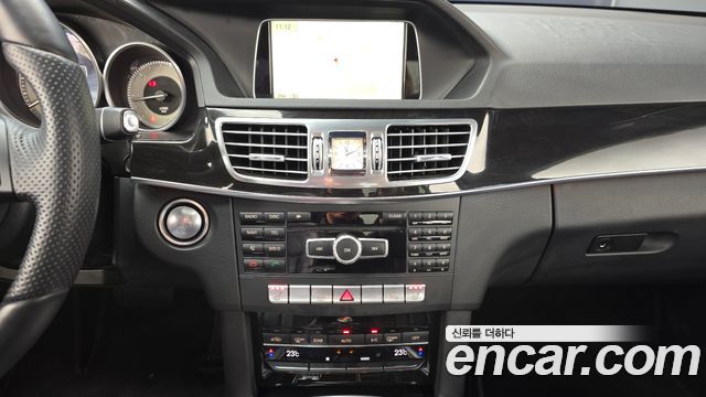 Mercedes-Benz E-Class 2014 — photo 17