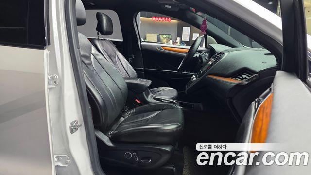 Lincoln MKC 2017 — photo 11