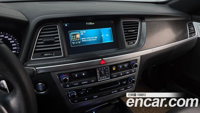Genesis G80 2018 — photo 14