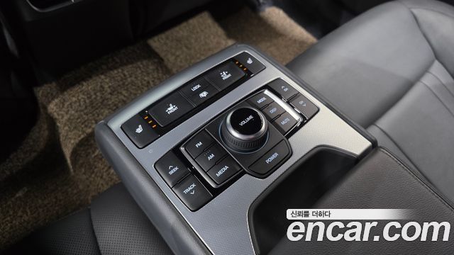 Genesis G80 2018 — photo 19