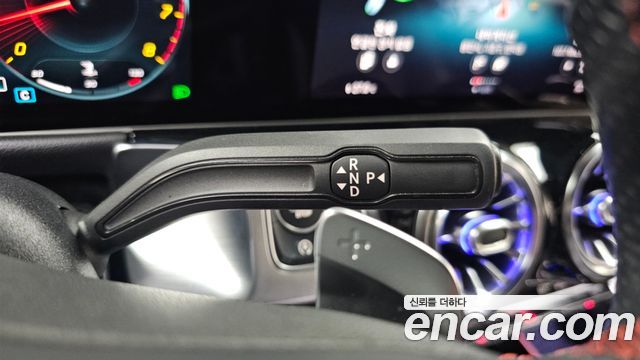 Mercedes-Benz GLB-Class 2020 — photo 9