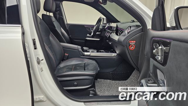 Mercedes-Benz GLB-Class 2020 — photo 11