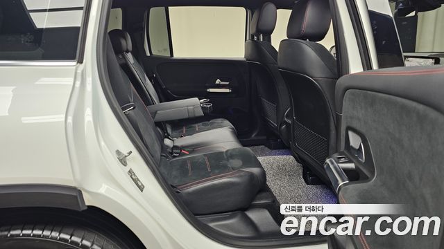Mercedes-Benz GLB-Class 2020 — photo 12