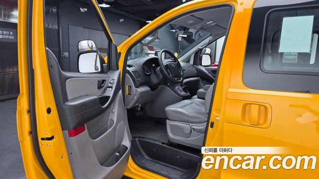 Hyundai Starex 2019 — photo 11