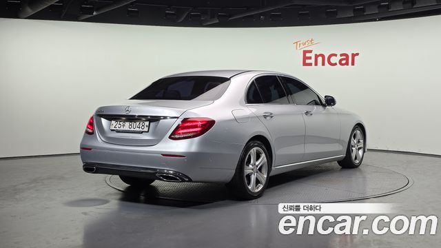 Mercedes-Benz E-Class 2017 — photo 2
