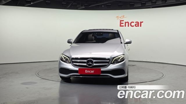Mercedes-Benz E-Class 2017 — photo 3