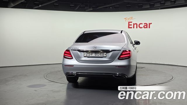 Mercedes-Benz E-Class 2017 — photo 4