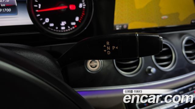 Mercedes-Benz E-Class 2017 — photo 9
