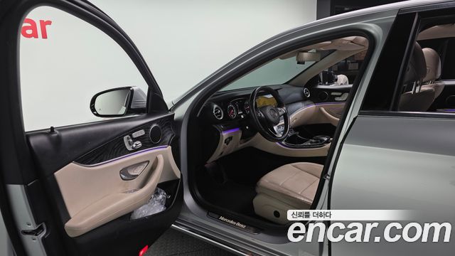 Mercedes-Benz E-Class 2017 — photo 10