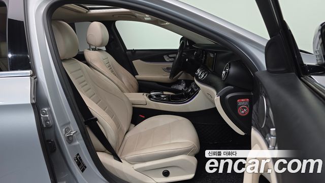 Mercedes-Benz E-Class 2017 — photo 11