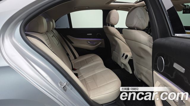 Mercedes-Benz E-Class 2017 — photo 13