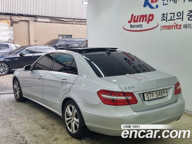 Mercedes-Benz E-Class 2011 — photo 3