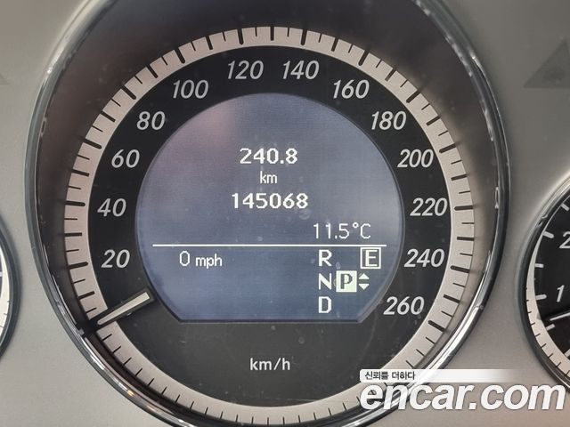 Mercedes-Benz E-Class 2011 — photo 5