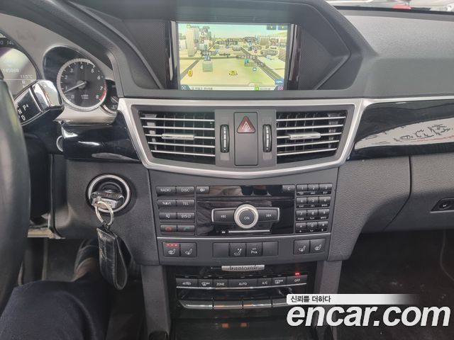 Mercedes-Benz E-Class 2011 — photo 6
