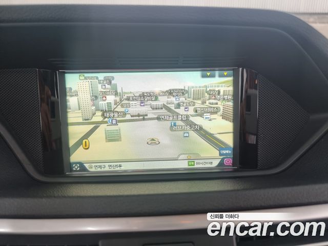 Mercedes-Benz E-Class 2011 — photo 8